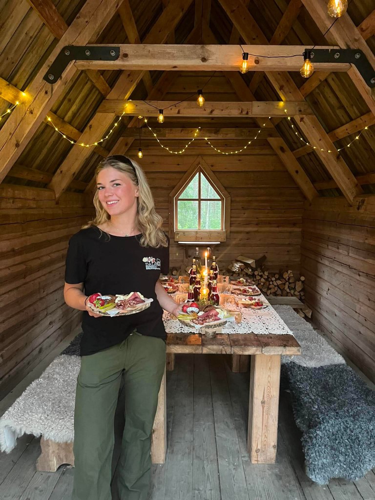 Trerättersmiddag i skogsstuga — Wild Dinner Dalarna